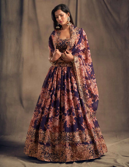Lehenga en Organza à Imprimé Floral violet avec Travaux de Sequins