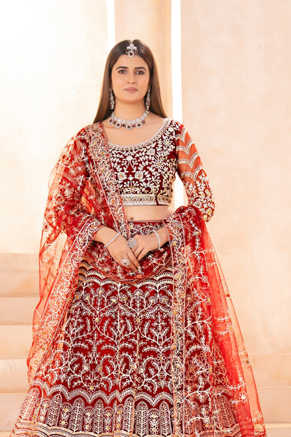 Lehenga rouge foncé design en tulle premium avec broderies traditionnelles et zari