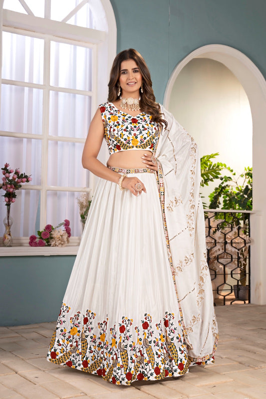 Lehenga choli blanc en chinon aux fleurs multicolores brodées