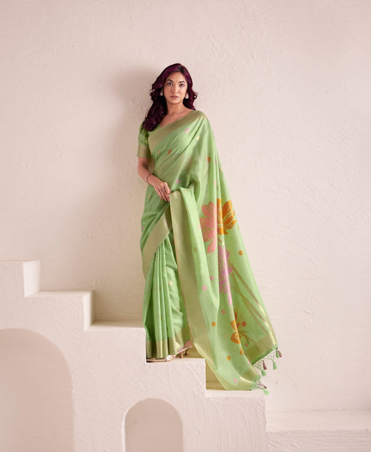Sari vert clair aux motifs romantiques de fleurs COLLECTION ISHITA