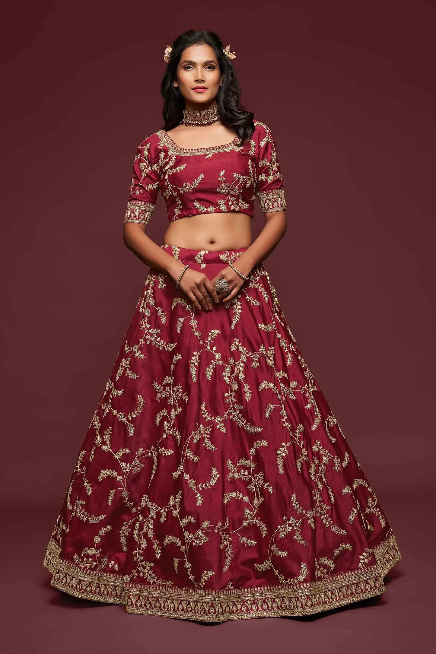 Lehenga Choli en soie marron avec broderie en fil, zari, dori et sequins