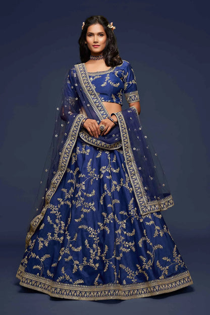 Lehenga Choli en Soie Bleue avec Broderie en Fil, Zari, Dori et Sequins