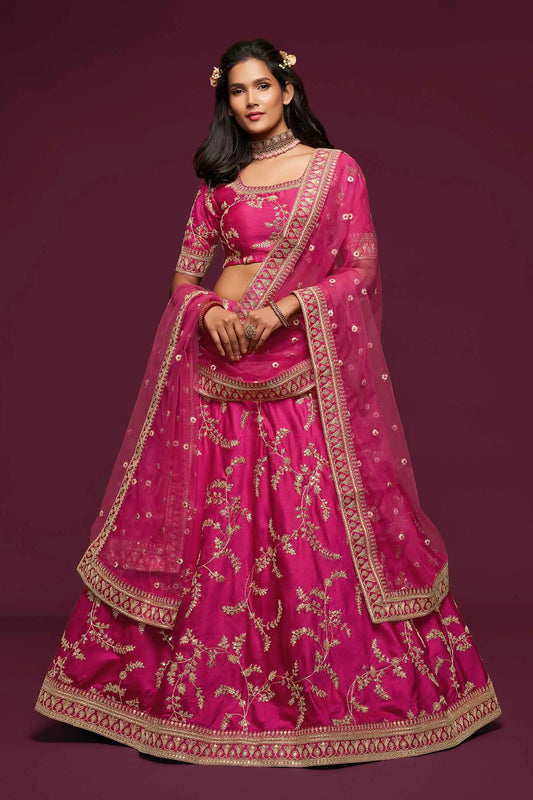 Lehenga Choli en soie rose baie avec broderie au fil, zari, dori et sequins