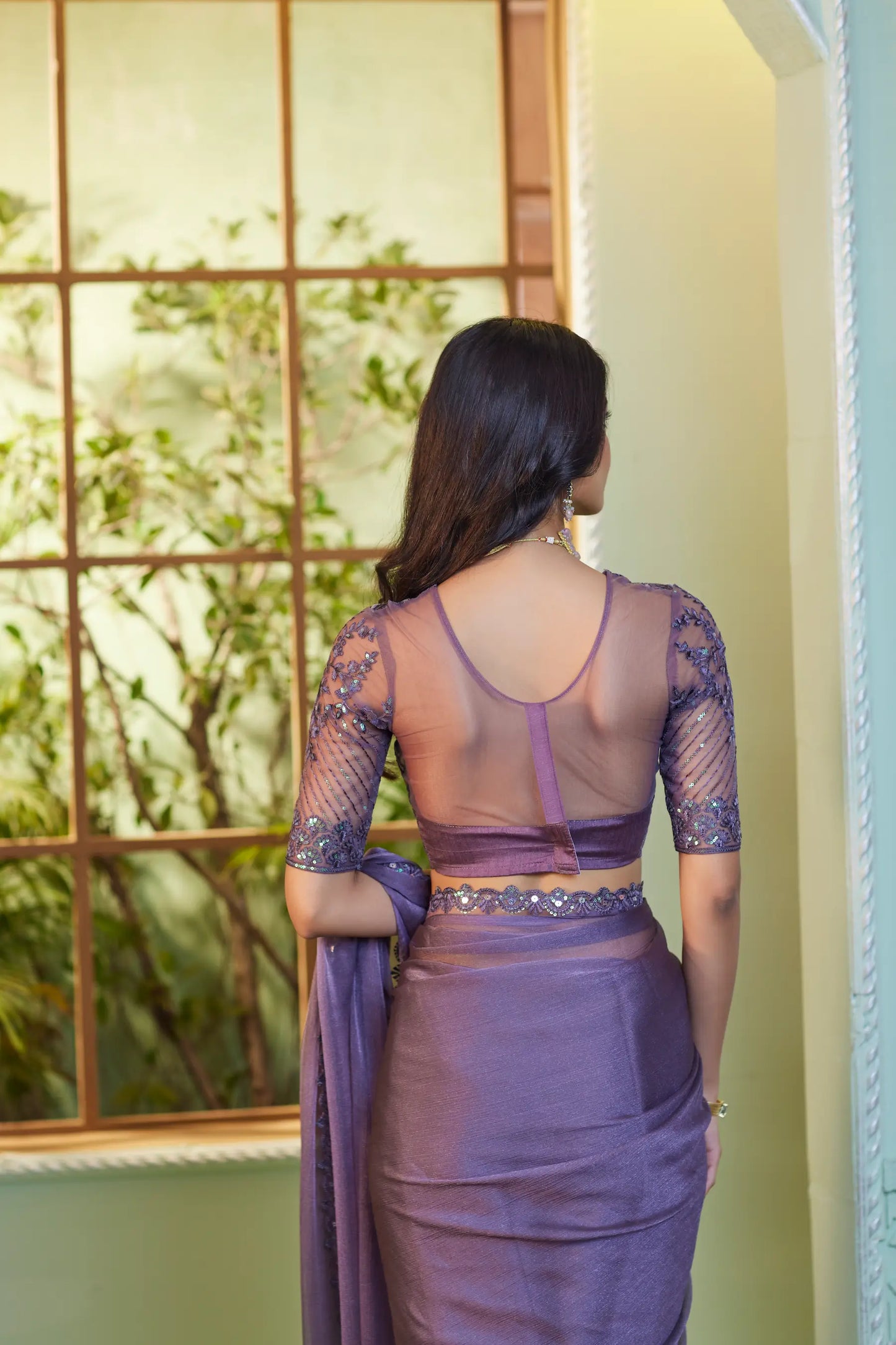Sari de fête en georgette cristalline violet poudré avec broderie de sequins et de fil