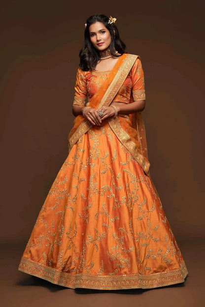 Lehenga Choli en Soie Orange avec Broderies au Fil, Zari, Dori et Sequins