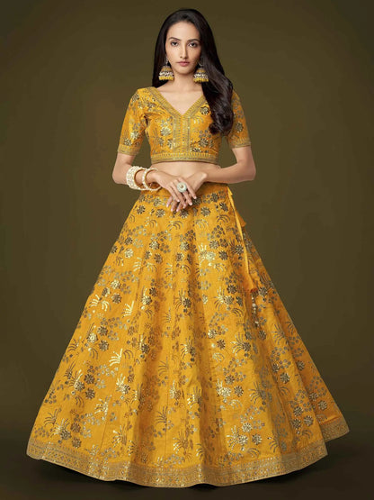 Lehenga en Soie Jaune avec Broderie Zari, Paillettes et Dori
