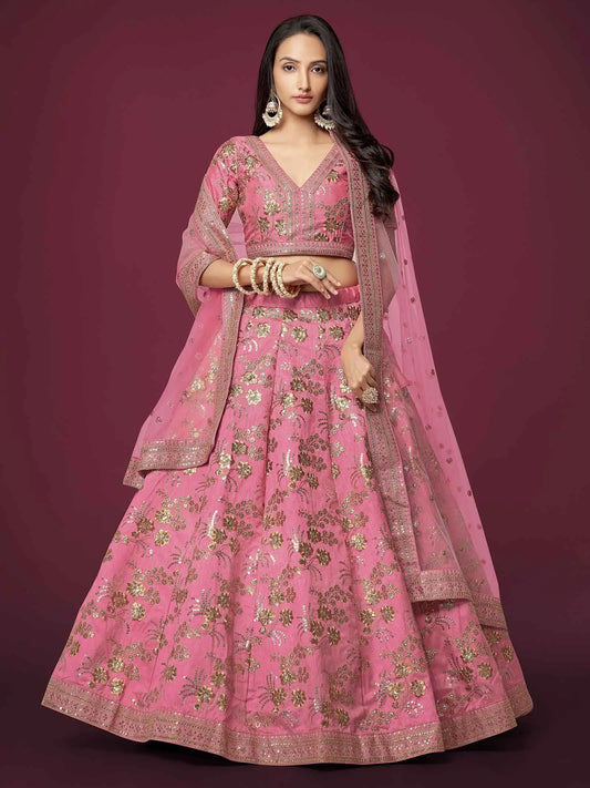 Lehenga en soie rose avec broderie de paillettes zari et dori
