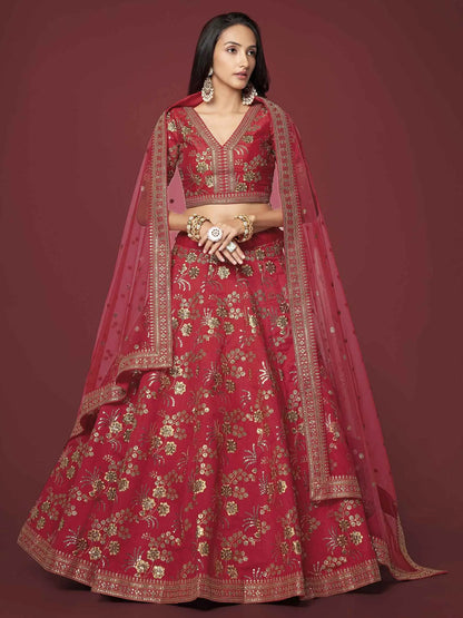 Lehenga en soie rouge avec travail de broderie Zari, sequins et dori