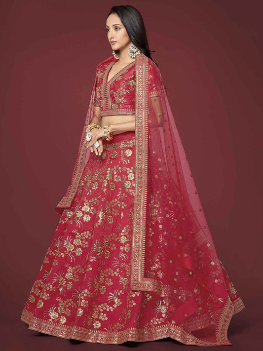 Lehenga en soie rouge avec travail de broderie Zari, sequins et dori