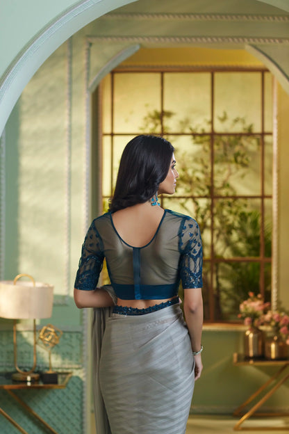Sari de soirée gris en soie georgette avec broderie en sequins et fil