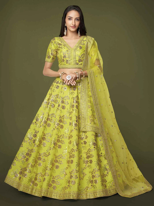 Lehenga en soie néon avec travail d'embroderie Zari, sequins et dori