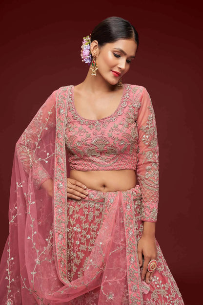 Lehenga Rose fantaisie en filet doux avec broderie en fil, zari, badla et fil dori pailleté COLLECTION JESAL