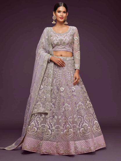Lehenga violet orchidée en filet doux avec broderie en fil, zari, badla et dori paille COLLECTION JESAL
