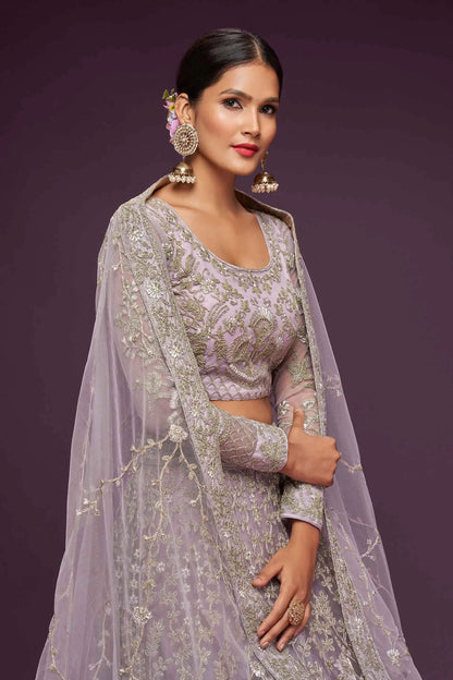 Lehenga violet orchidée en filet doux avec broderie en fil, zari, badla et dori paille COLLECTION JESAL
