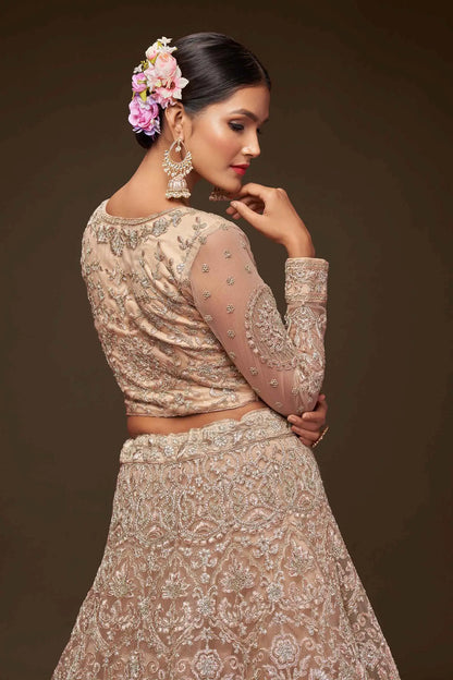 Lehenga Beige Royal en filet doux avec broderie en fil, zari, badla et fil dori pailleté COLLECTION JESAL