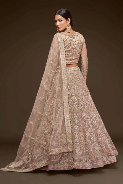 Lehenga Beige Royal en filet doux avec broderie en fil, zari, badla et fil dori pailleté COLLECTION JESAL