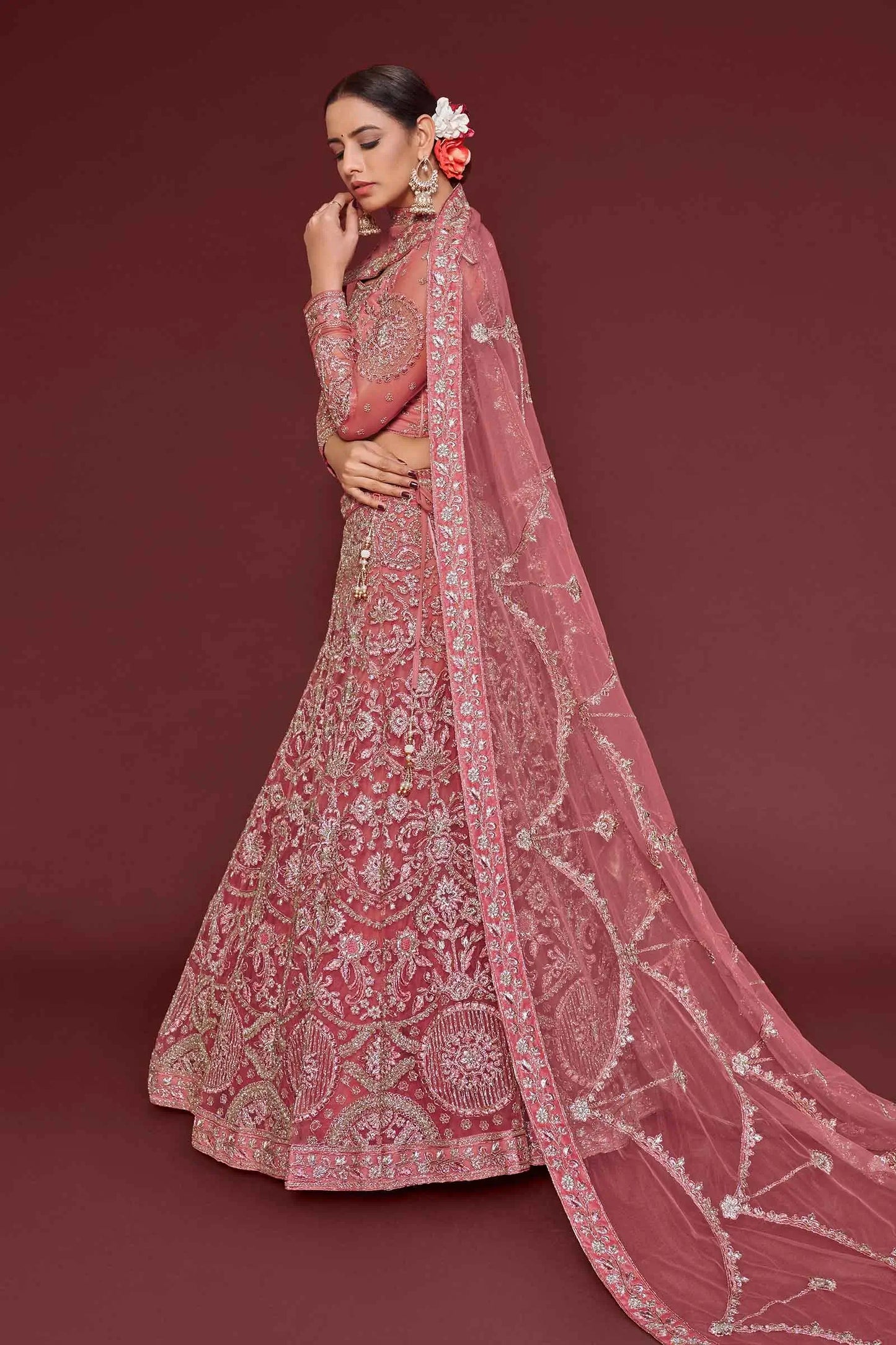 Lehenga Choli en tulle doux Rose fantaisie avec broderie en fil, zari, badla et dori pailleté COLLECTION JESAL