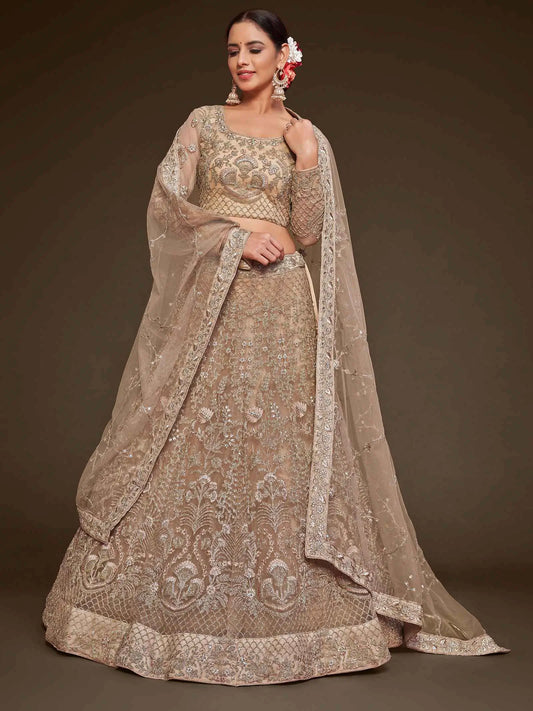 Lehenga Choli en tulle doux Beige Royal avec broderie en fil, zari, badla et dori pailleté COLLECTION JESAL