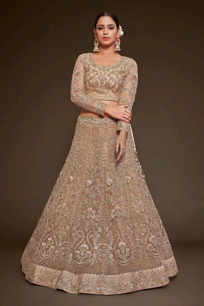 Lehenga Choli en tulle doux Beige Royal avec broderie en fil, zari, badla et dori pailleté COLLECTION JESAL