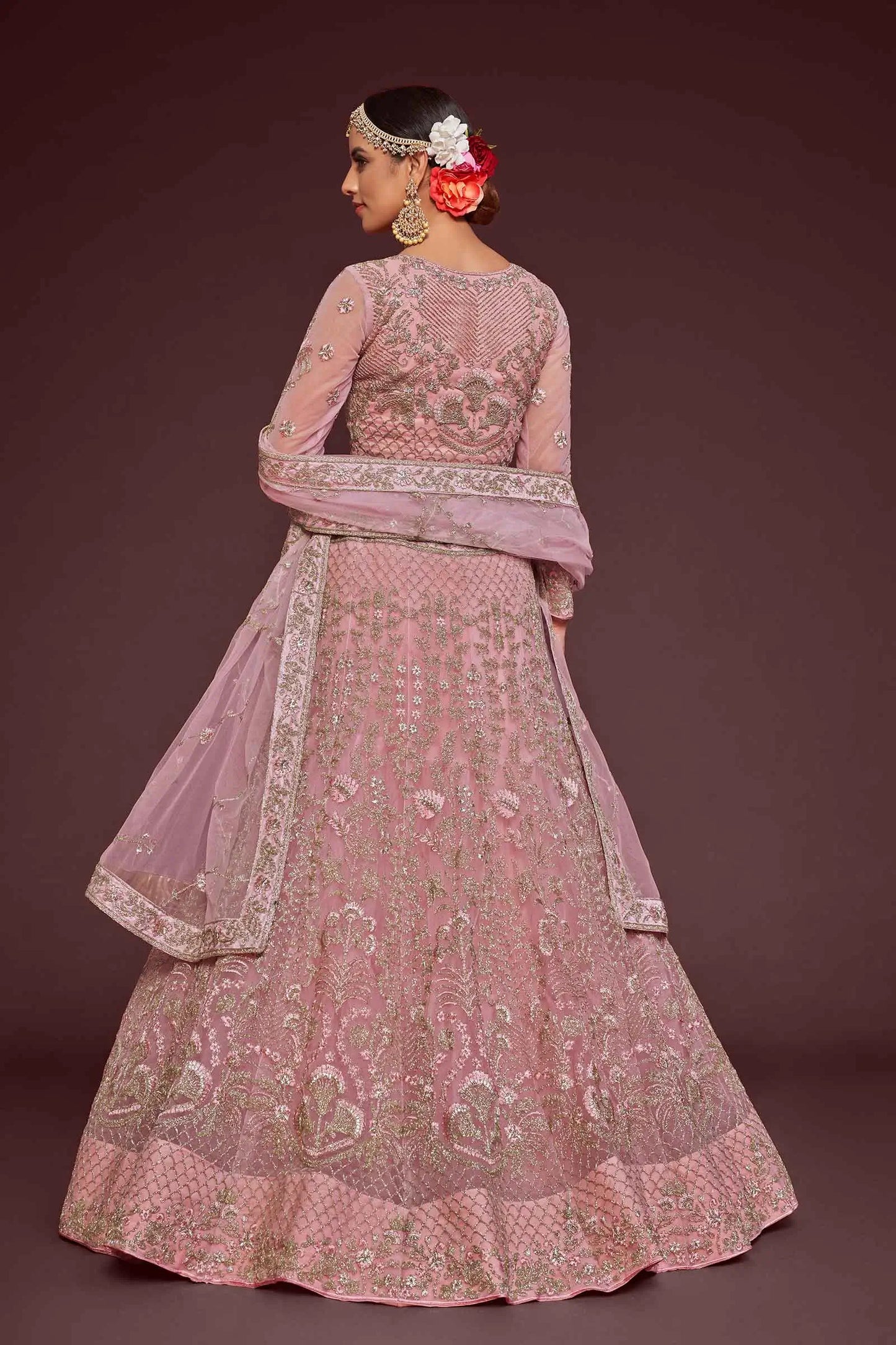 Lehenga choli en tulle doux Rose Perle avec broderie en fil, zari, badla et dori pailleté COLLECTION JESAL