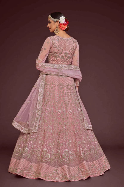 Lehenga choli en tulle doux Rose Perle avec broderie en fil, zari, badla et dori pailleté COLLECTION JESAL