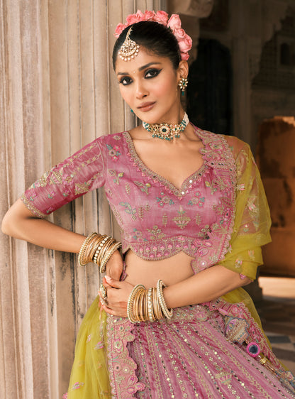 Lehenga de mariée rose et jaune citron en soie fantaisie avec broderies COLLECTION ESHA