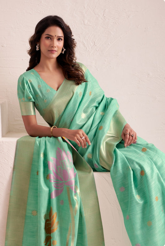 Sari bleu turquoise aux motifs romantiques de fleurs COLLECTION ISHITA
