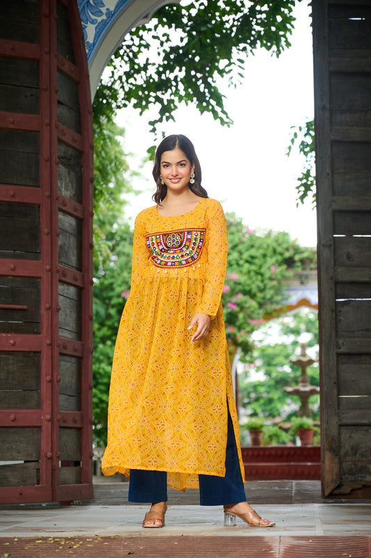 Eleganter rosa-grauer Braut-Lehenga mit Zarkan-Stickerei und Pailletten