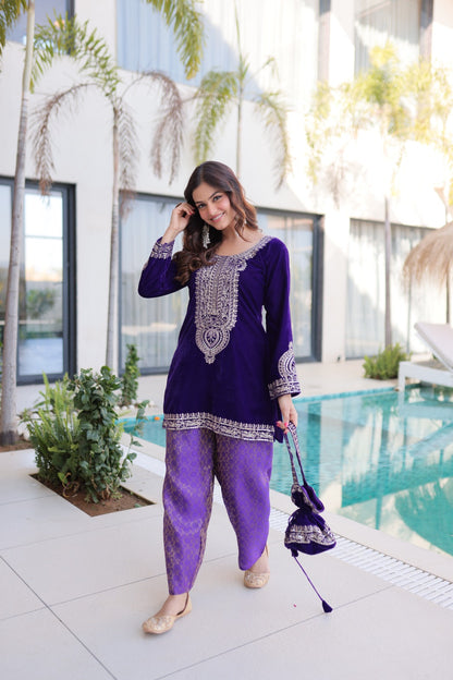 Ensemble Salwar Suit violet foncé et clair en velours et zari avec sac style batwa assorti COLLECTION ZOYA