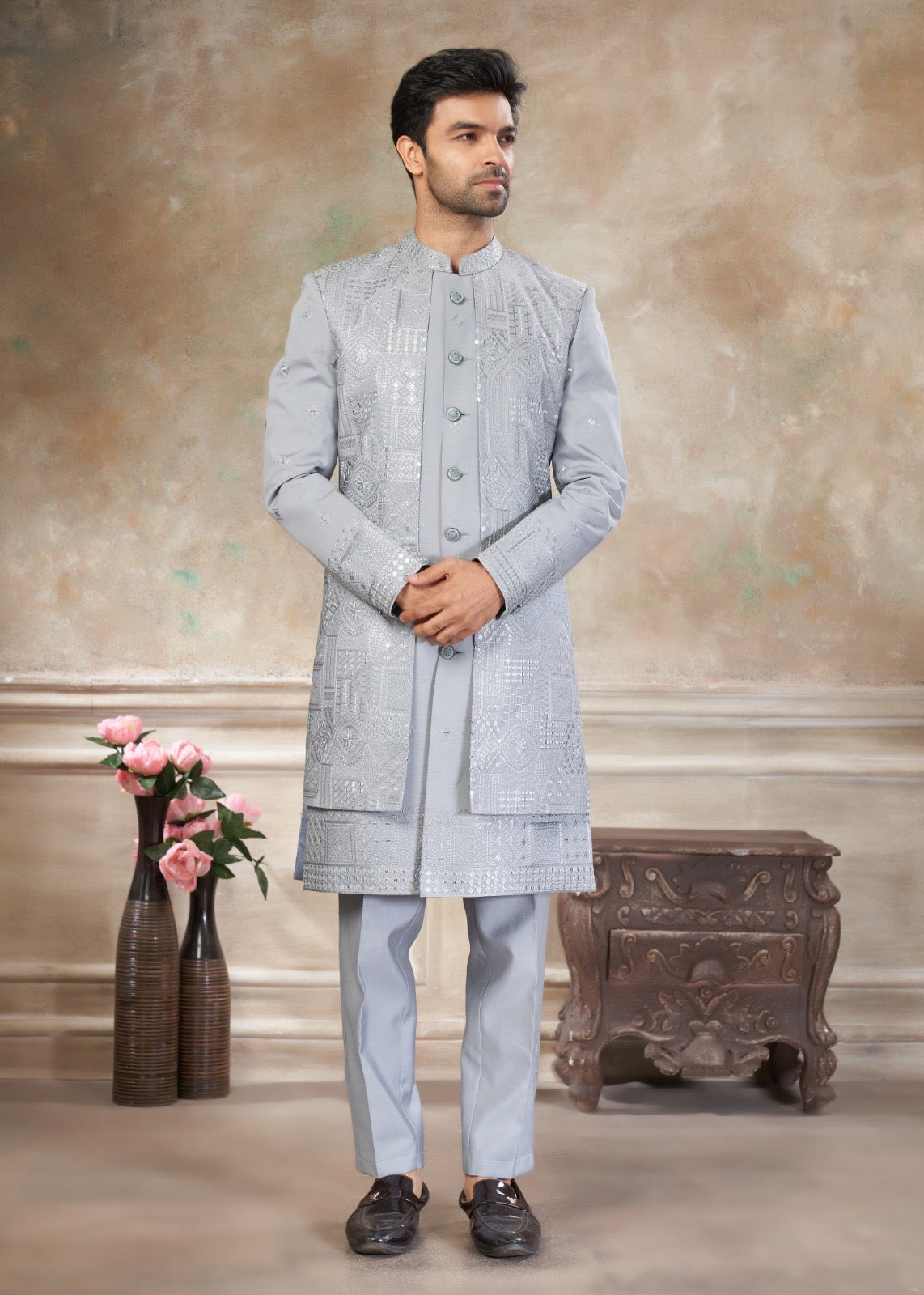 Ensemble Sherwani Homme Gris Clair avec Broderies et Sequins COLLECTION DHIMAN