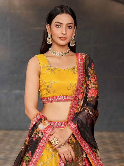 Lehenga Georgette Jaune et Noir avec Broderie Fils, Zari, Sequins et Impressions Numériques