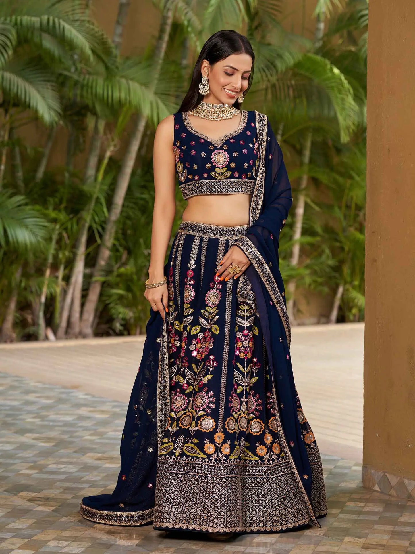 Lehenga Choli bleu marine en georgette avec broderies en fils multicolores, zari, dori et sequins