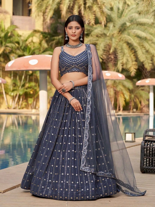 Lehenga en georgette gris festif avec broderie en fil, sequins et papier miroir