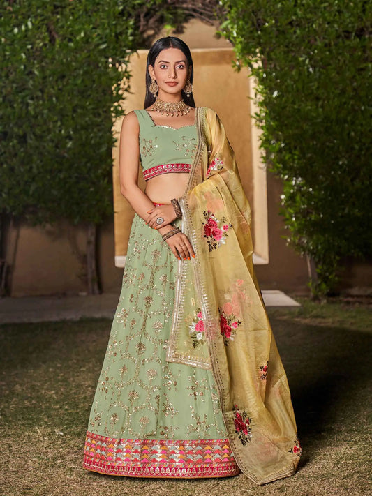 Lehenga en georgette jaune et vert pistache avec broderie en fil, zari, sequins et sublime imprimé floral digital