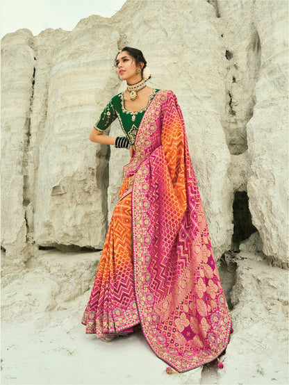 Sari rose fuchsia vert orange en pur tissu georgette bandhej avec travail fait main de moti et cut-dana COLLECTION KHUSHI