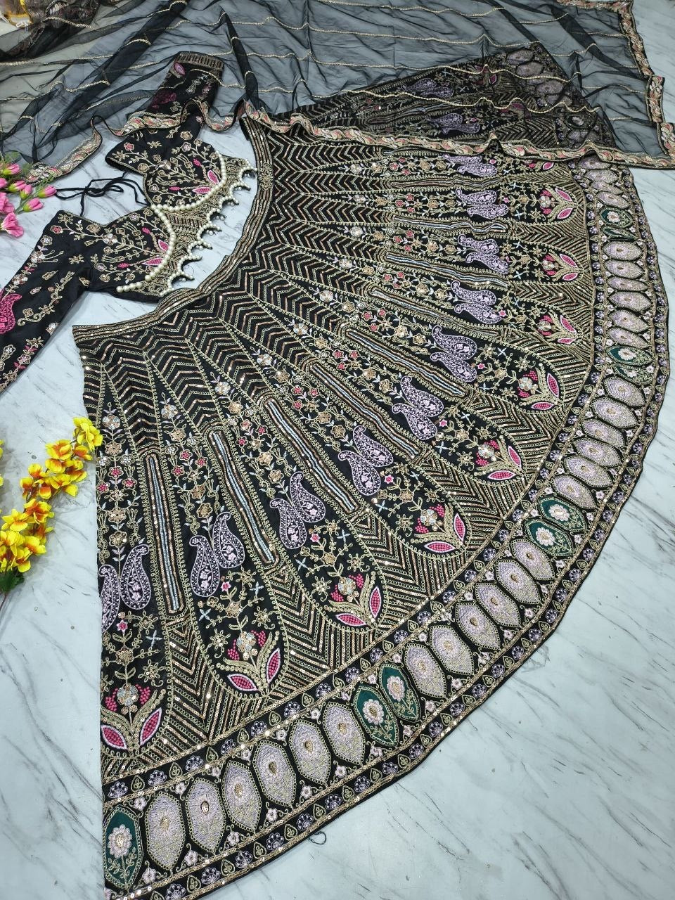 Lehenga broderies et sequins noir Inspiration Designer COLLECTION ANYAA