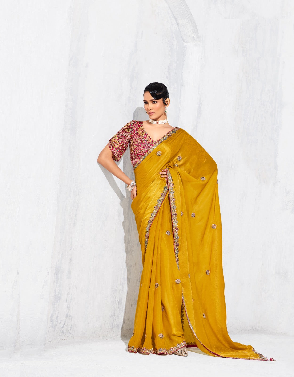 Sari jaune doré glam organza fantaisie avec broderies COLLECTION LEYAA