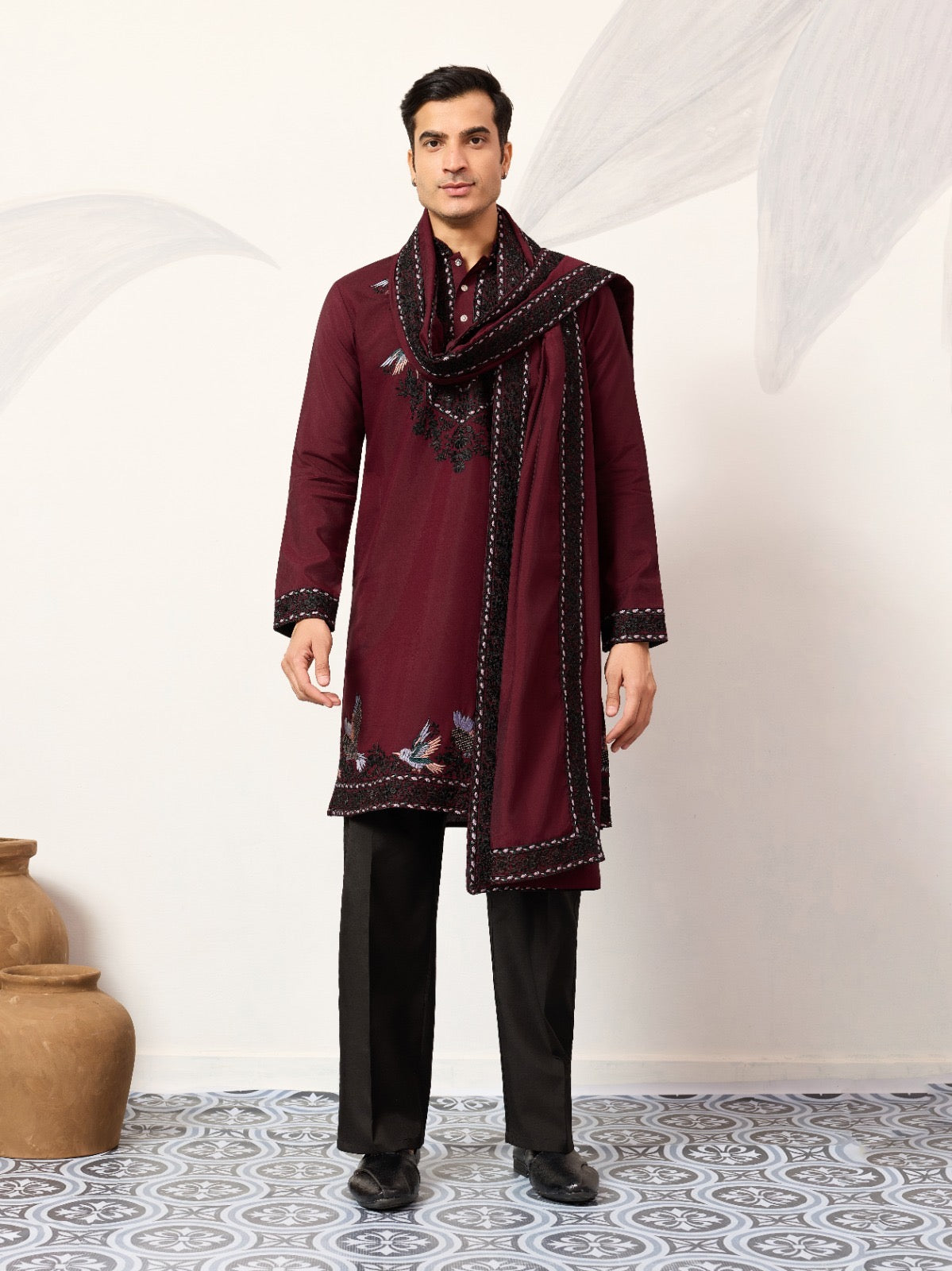 Ensemble Homme Kurta rouge bordeaux à motifs oiseaux doux avec dupatta COLLECTION AJIT
