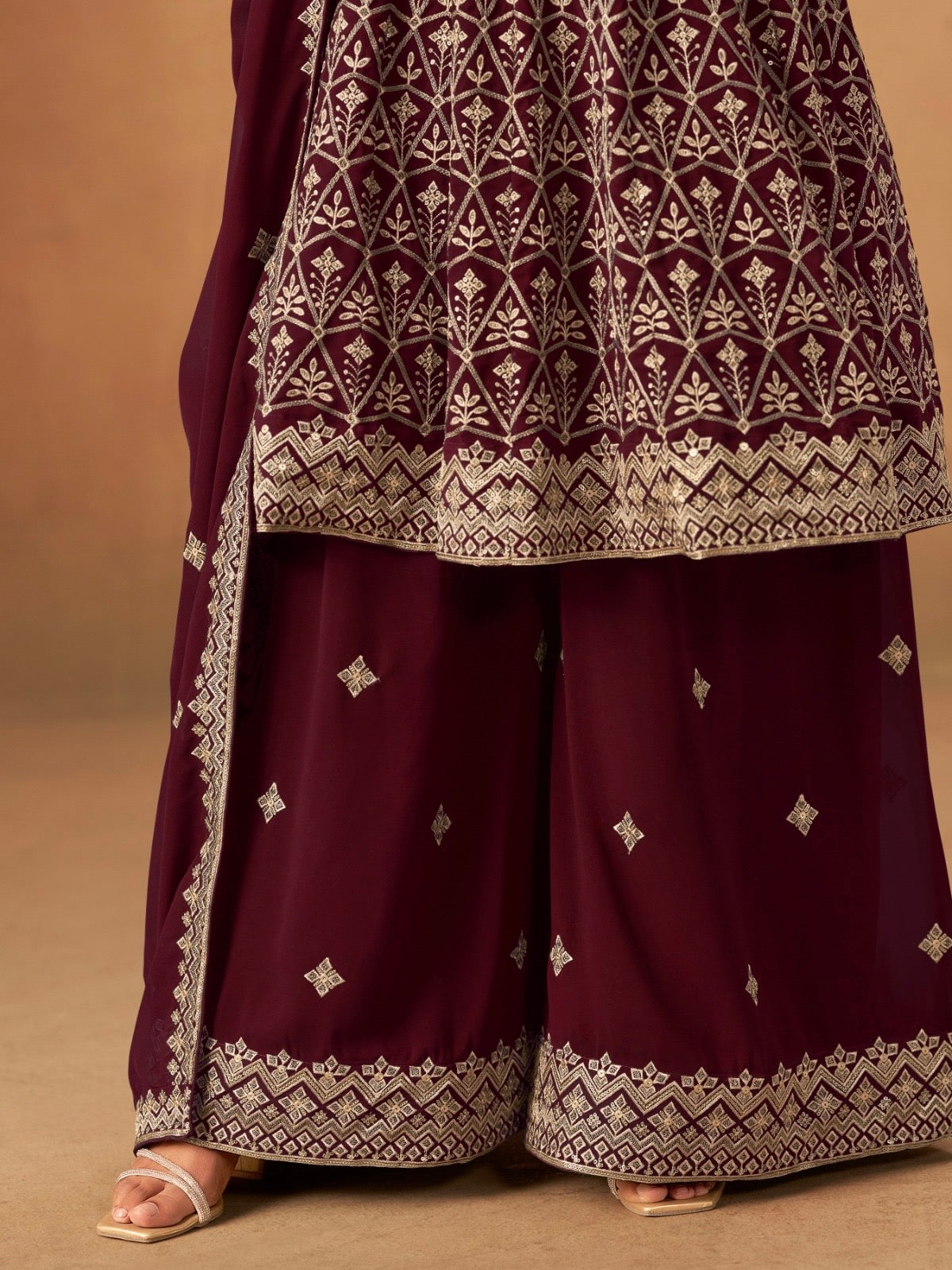 Salwar Palazzo rouge bordeaux en faux georgette avec ornements COLLECTION ELINA
