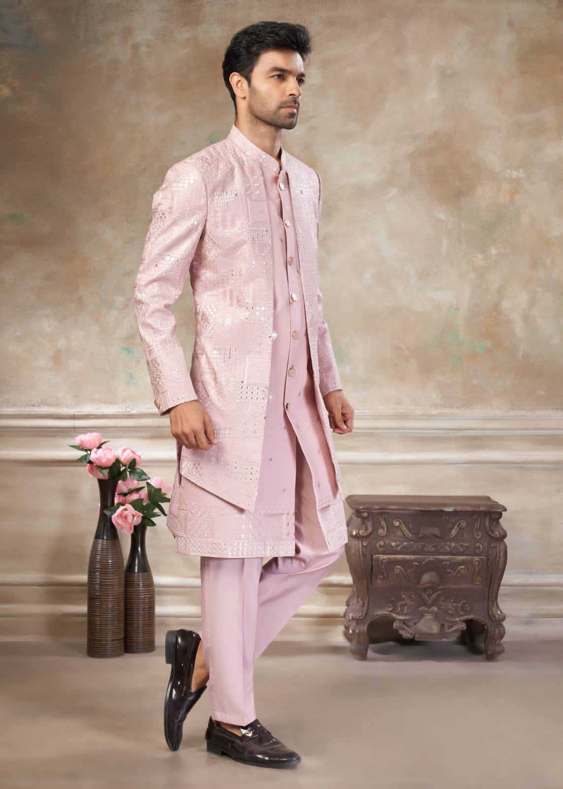 Ensemble Sherwani Homme Rose Clair avec Broderies et Sequins COLLECTION DHIMAN