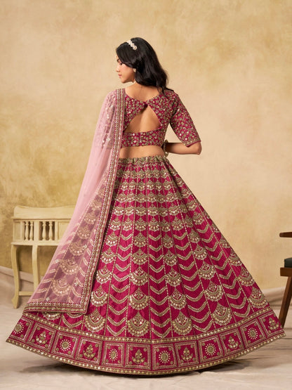 Lehenga rose foncé brillant de fête en soie artificielle travaillé COLLECTION AMALYA
