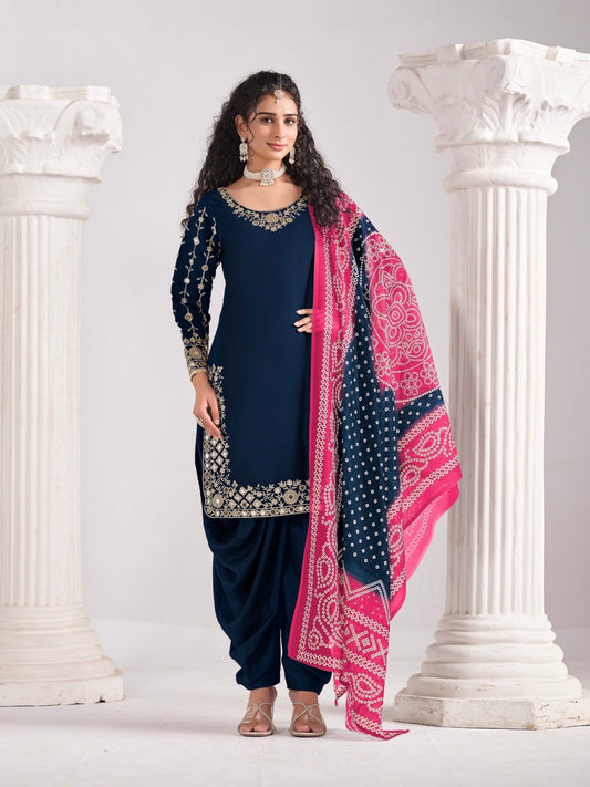 Salwar Suit bleu marine aux détails dorés en soie chanderi COLLECTION MEHER