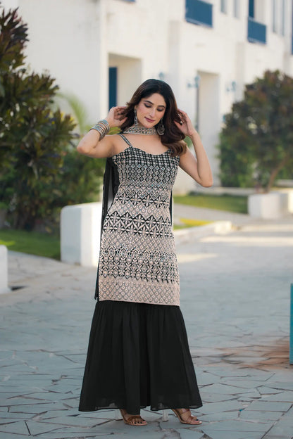 Salwar kameez noir en georgette avec broderie à sequins