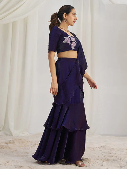 Sari de fête en organza couleur violet foncé avec travail à la main