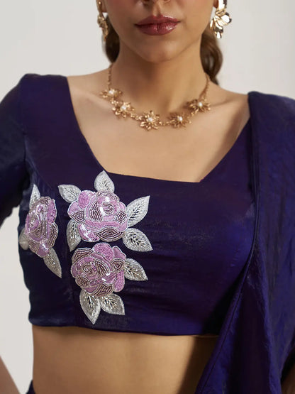 Sari de fête en organza couleur violet foncé avec travail à la main