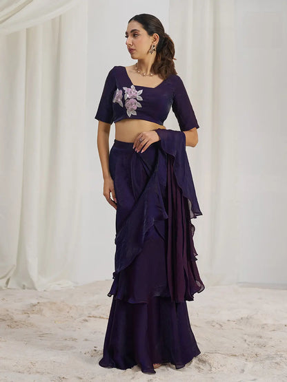 Sari de fête en organza couleur violet foncé avec travail à la main