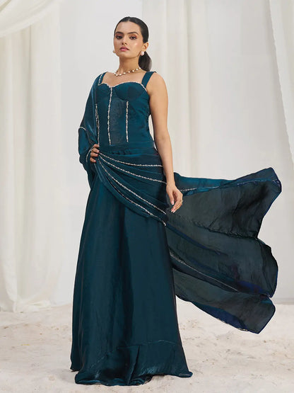 Sari de soirée en organza bleu marine avec broderies artisanales