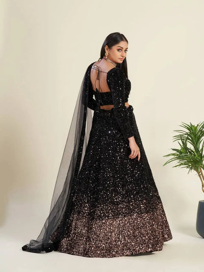 Lehenga Choli Noir en Velours avec Broderie à Sequins Étincelants