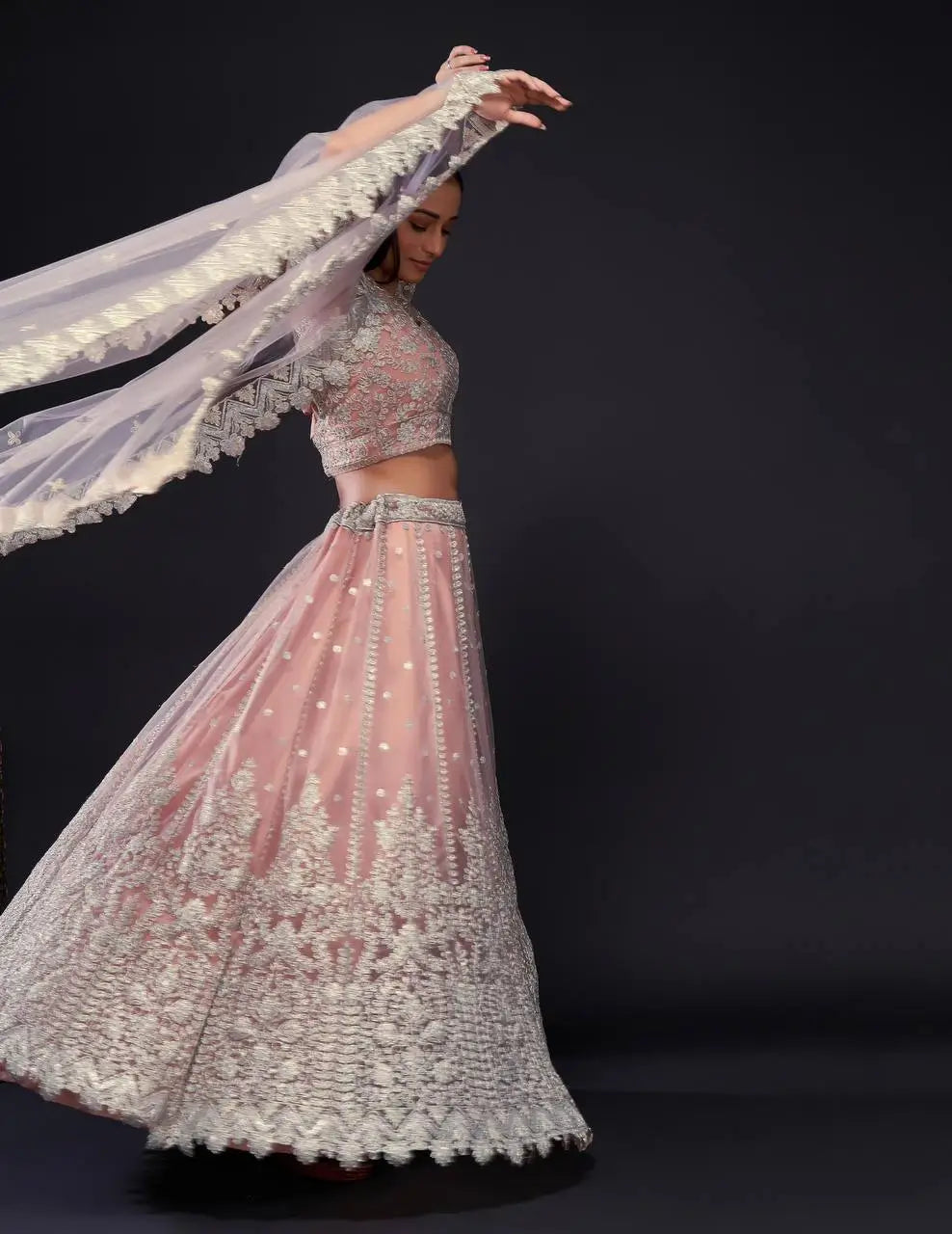 Lehenga Choli Rose Pêche en Tulle – Broderie Dori et Sequins