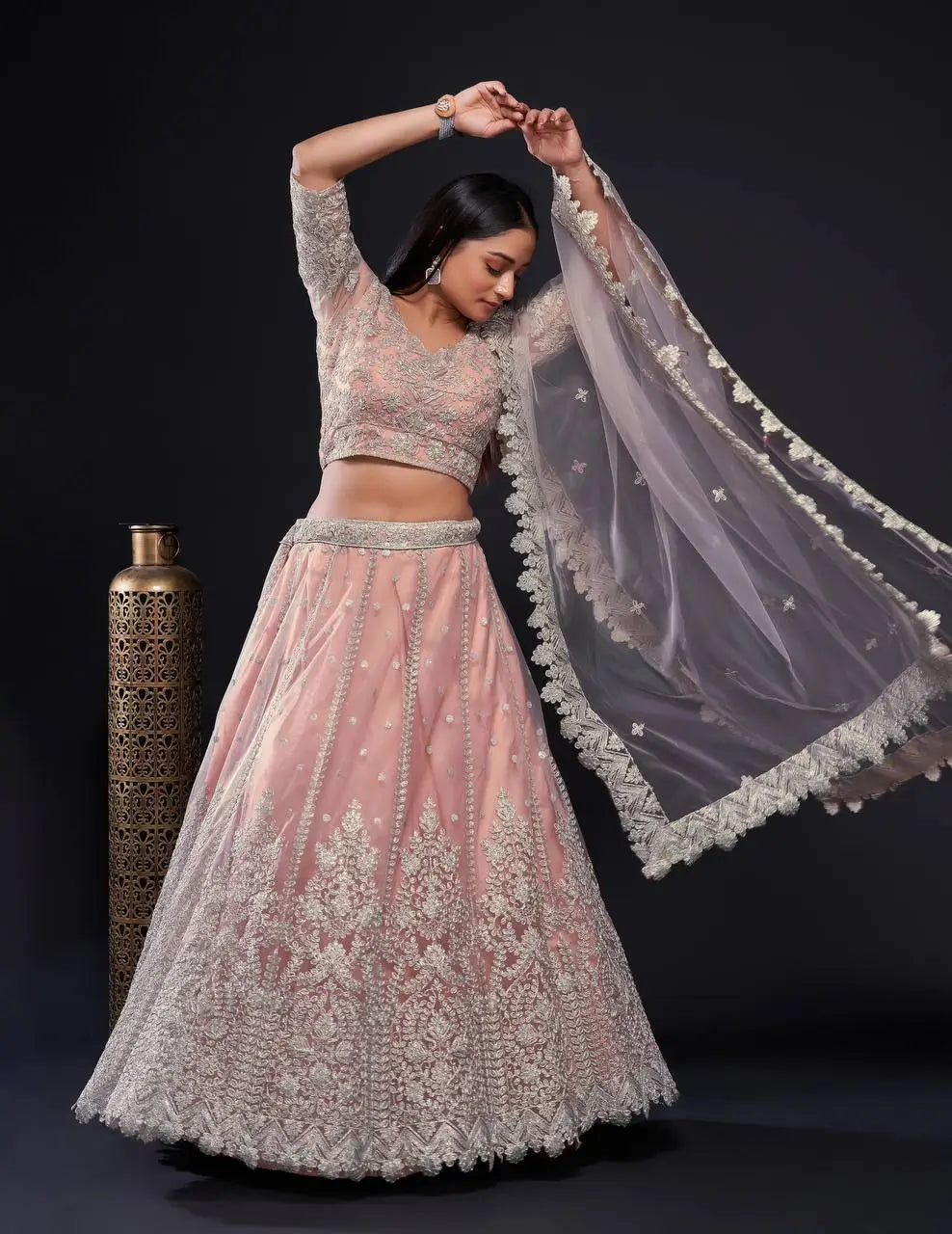 Lehenga Choli Rose Pêche en Tulle – Broderie Dori et Sequins